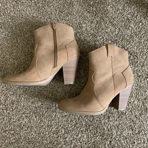 American Eagle Ankle Boots Tan Sz 8